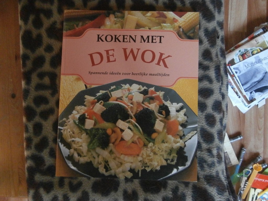 Kookboek Koken met de Wok boek met diverse recepten, Ophalen of Verzenden, Zo goed als nieuw, Azië en Oosters