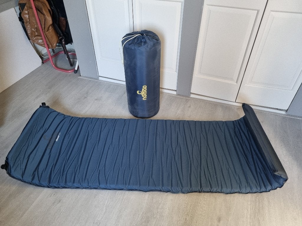 2x self inflatable mat Nomad, Caravans en Kamperen, Slaapmatten, Ophalen, Zo goed als nieuw