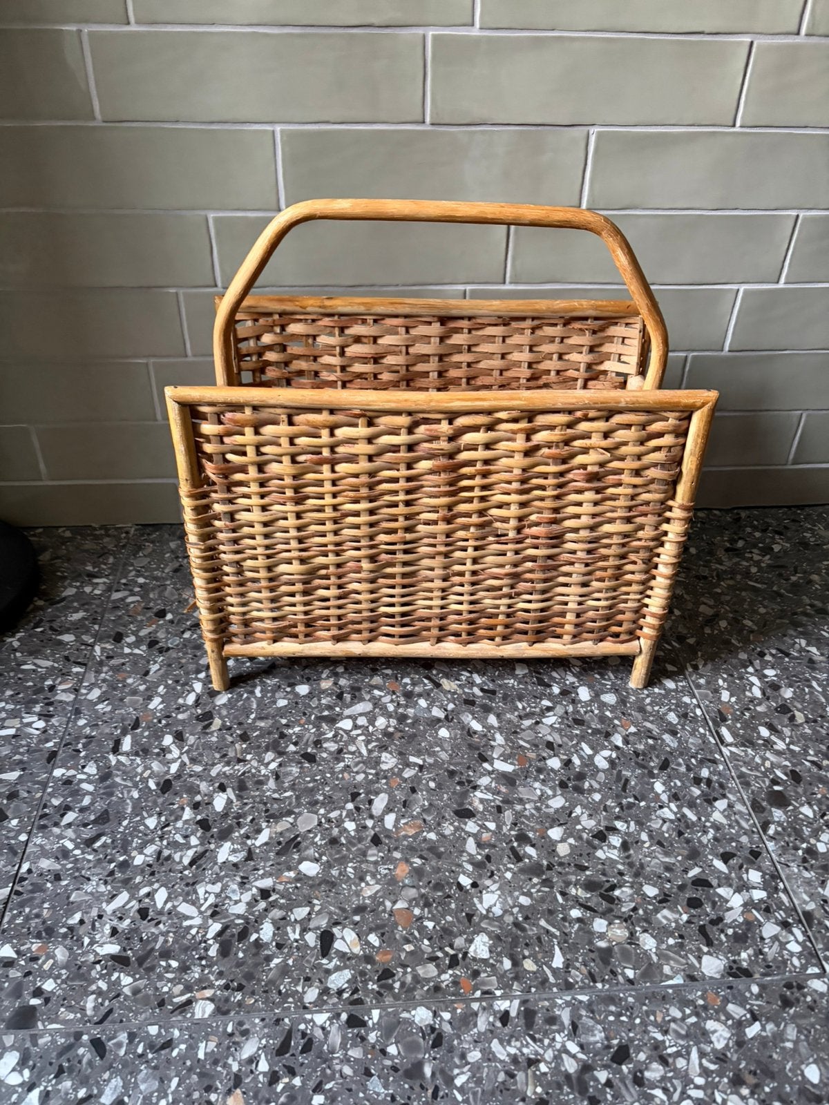 vintage rotan en bamboe tijdschriftenhouder, Ophalen, Zo goed als nieuw