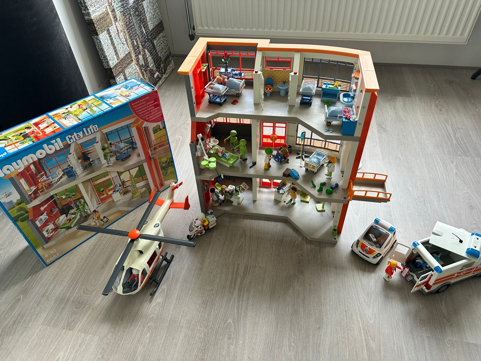 Playmobil City Life kinderziekenhuis incl 12 sets, Ophalen, Gebouw, Complete set, Zo goed als nieuw