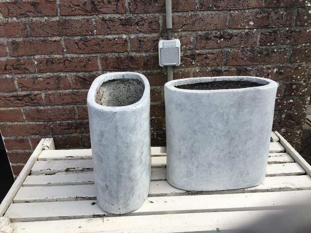 2 kunstof grijze bloempotten, Ophalen, Kunststof, Gebruikt, Rond