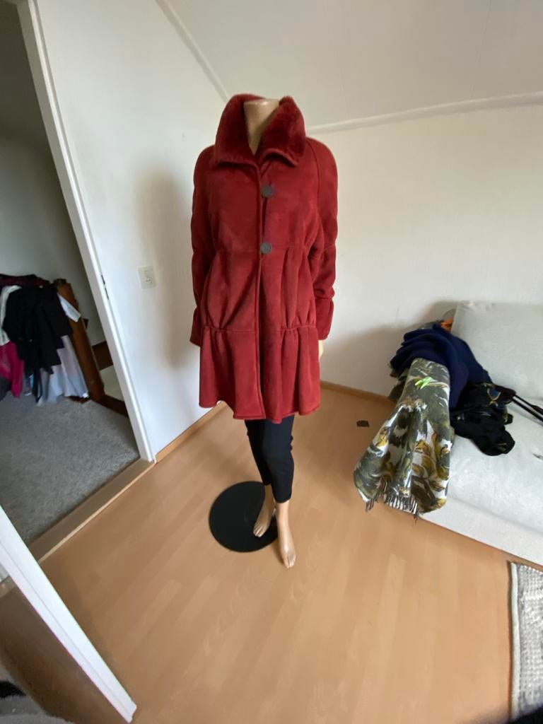 Fendi prachtige bordeaux rode lammy Coat, Kleding | Dames, Verzenden, Zo goed als nieuw, Maat 36 (S), Rood