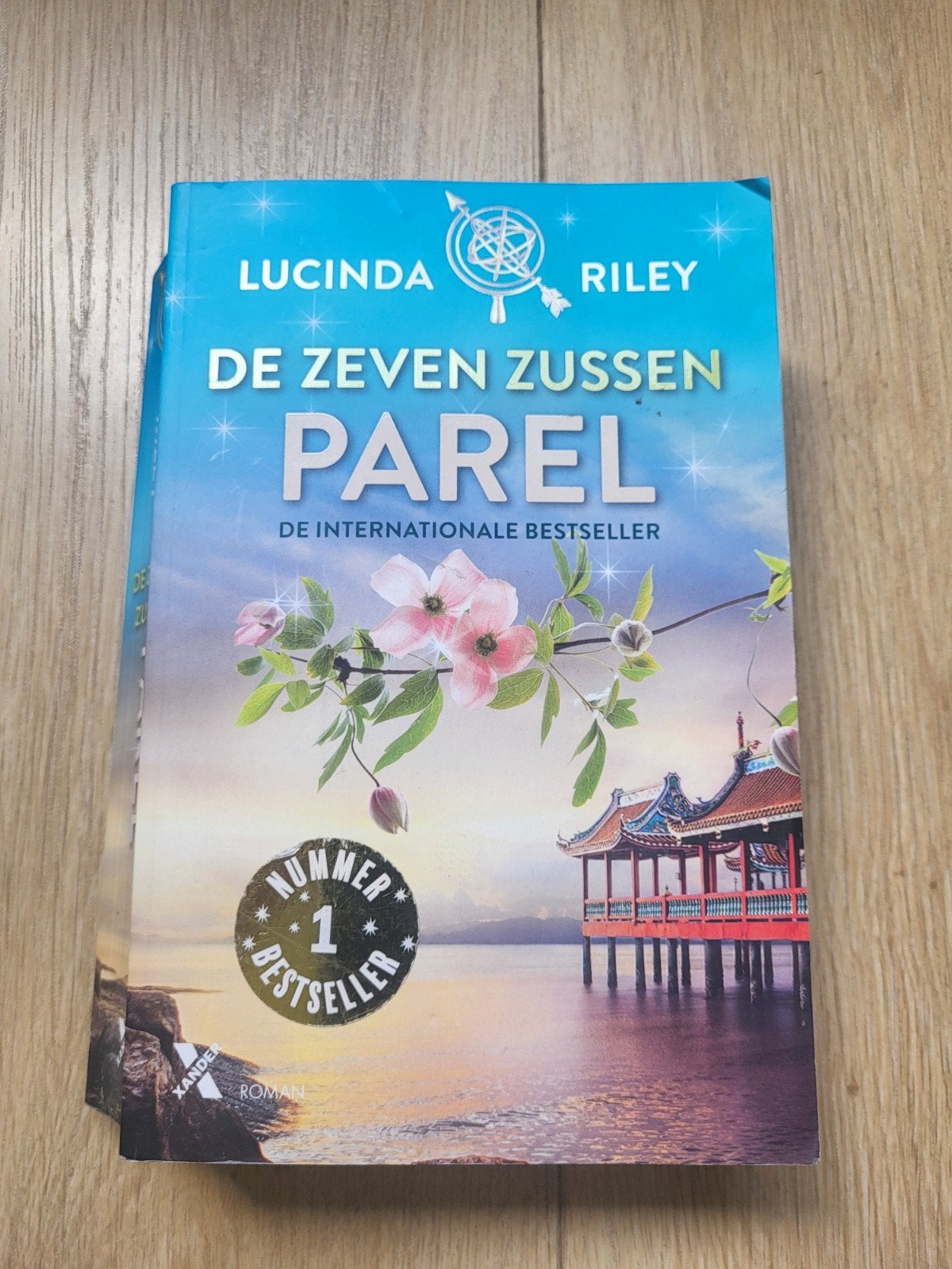 Lucinda Riley - Parel - deel 4 - CeCe in Australië., Boeken, Literatuur, Gelezen, Ophalen of Verzenden