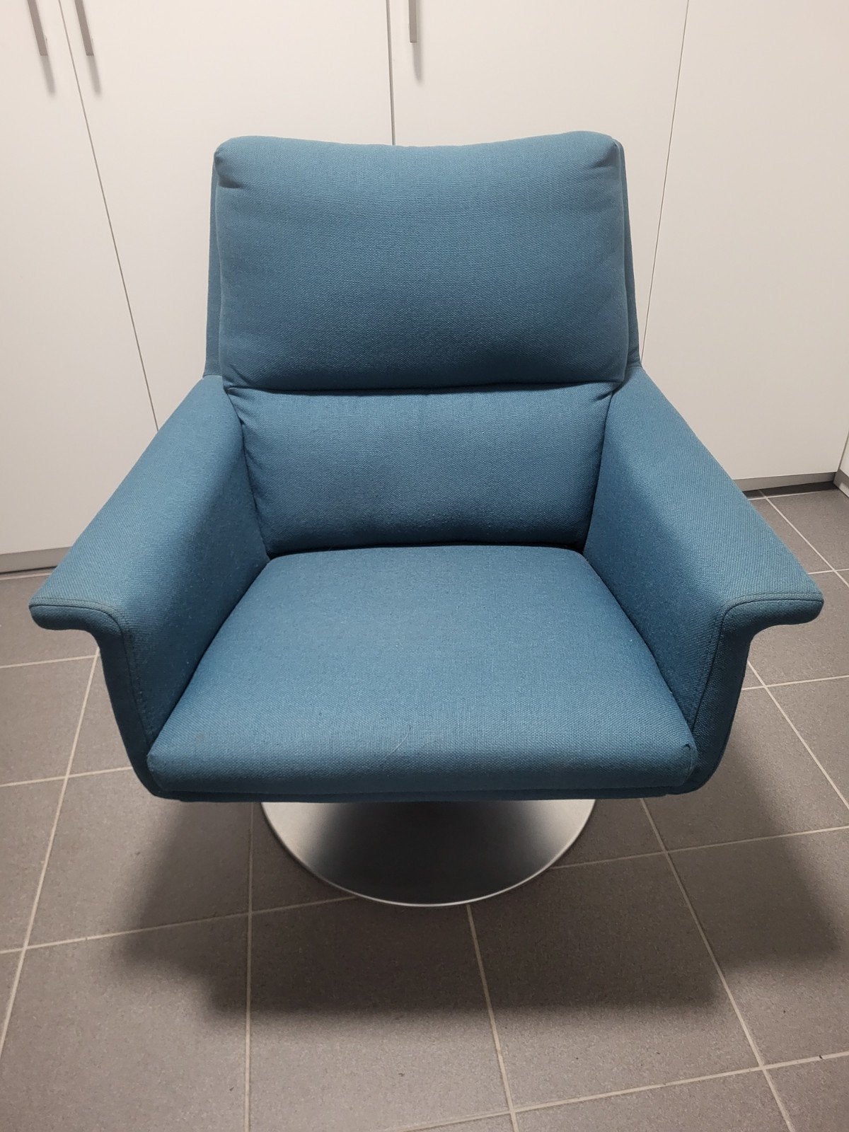Blauwe draaibare fauteuil van Xooon, Huis en Inrichting, Ophalen, Blauw, Zo goed als nieuw, Metaal