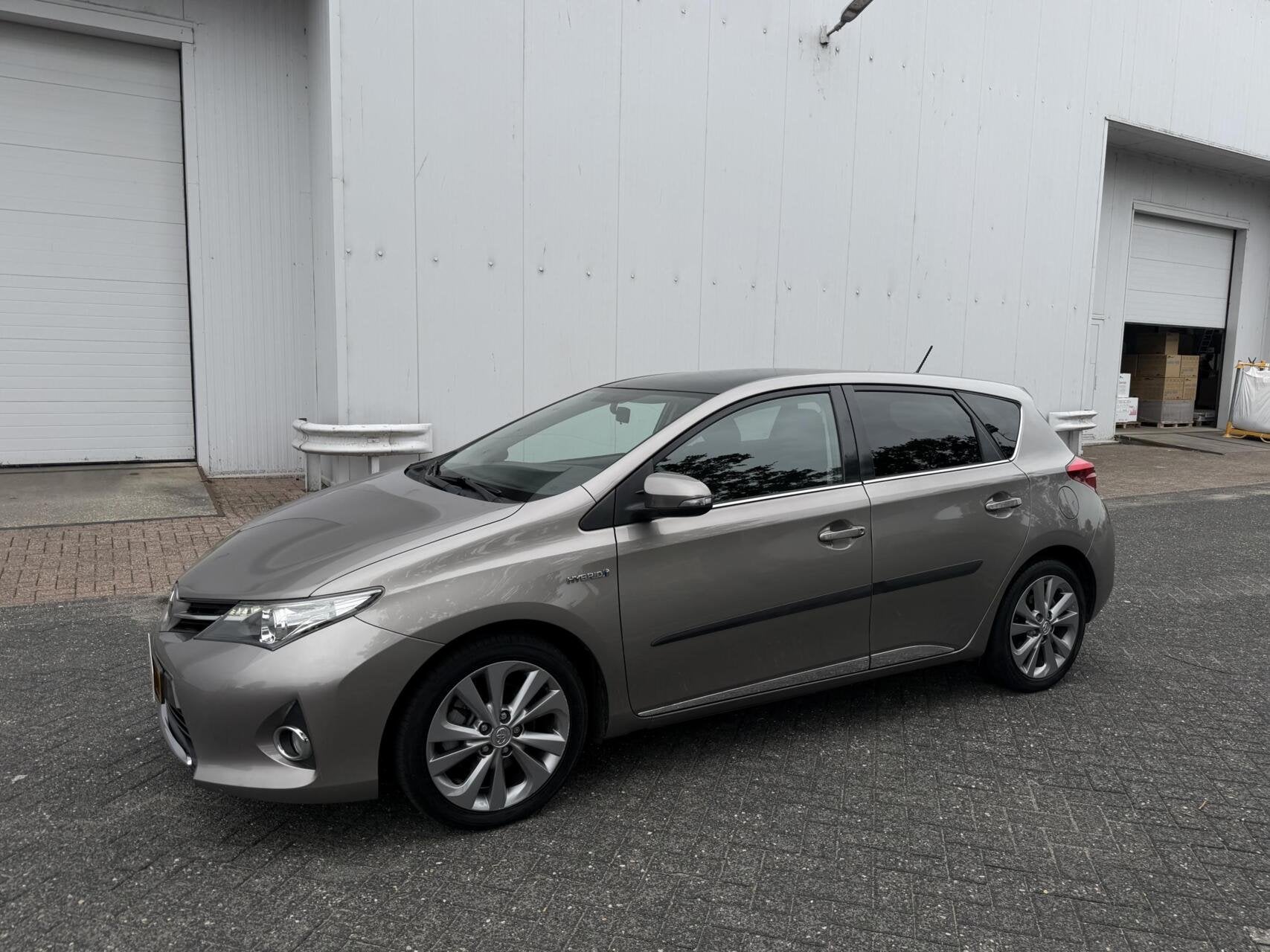 Toyota Auris 1.8 Hybrid Lease - NAVI/PANODAK/CAMERA/NAP, Auto's, Euro 5, 136 pk, Gebruikt, 4 cilinders
