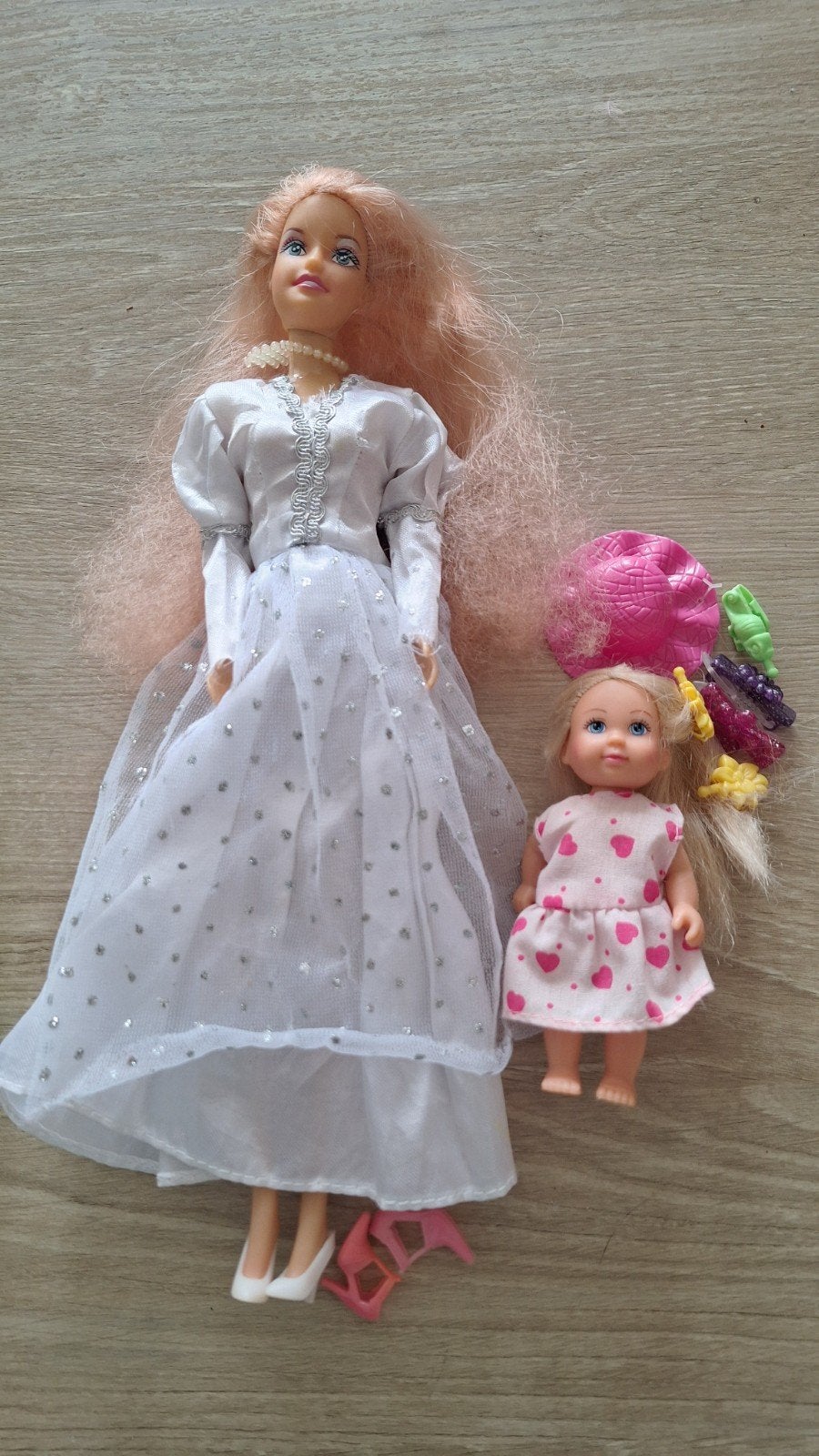 Barbie pop in trouwjurk met kleine pop en accessoires, Ophalen, Gebruikt, Barbie