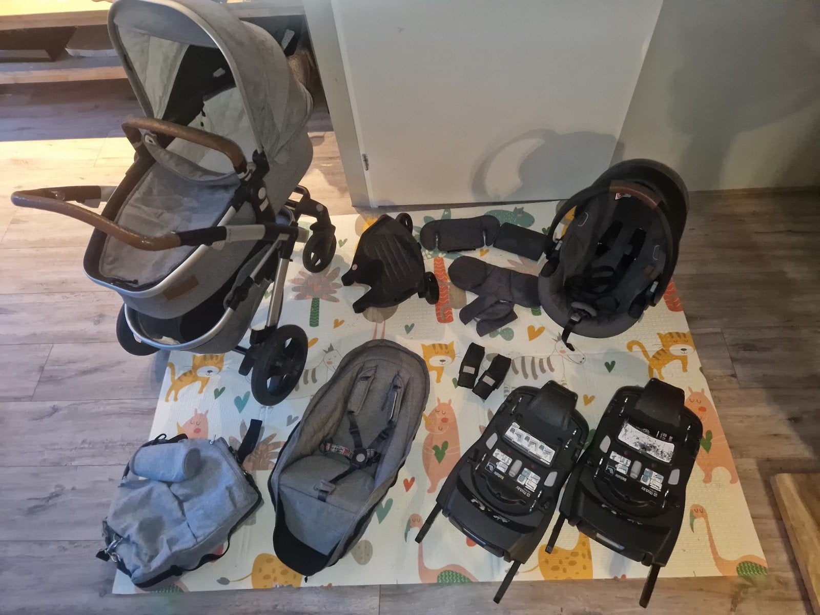 Joolz
Kinderwagen Geo2 Grijs accessoires maxi cosi isofix, Ophalen, Gebruikt, Kinderwagen of Buggy