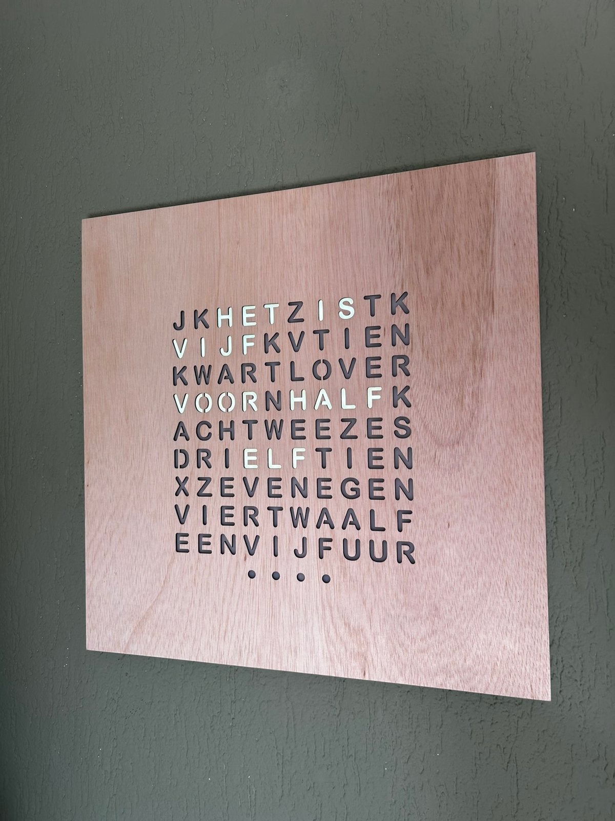 Woordklok 50X50 of 60X60cm, Huis en Inrichting, Woonaccessoires | Klokken, Overige typen, Nieuw, Ophalen of Verzenden, Overige kleuren