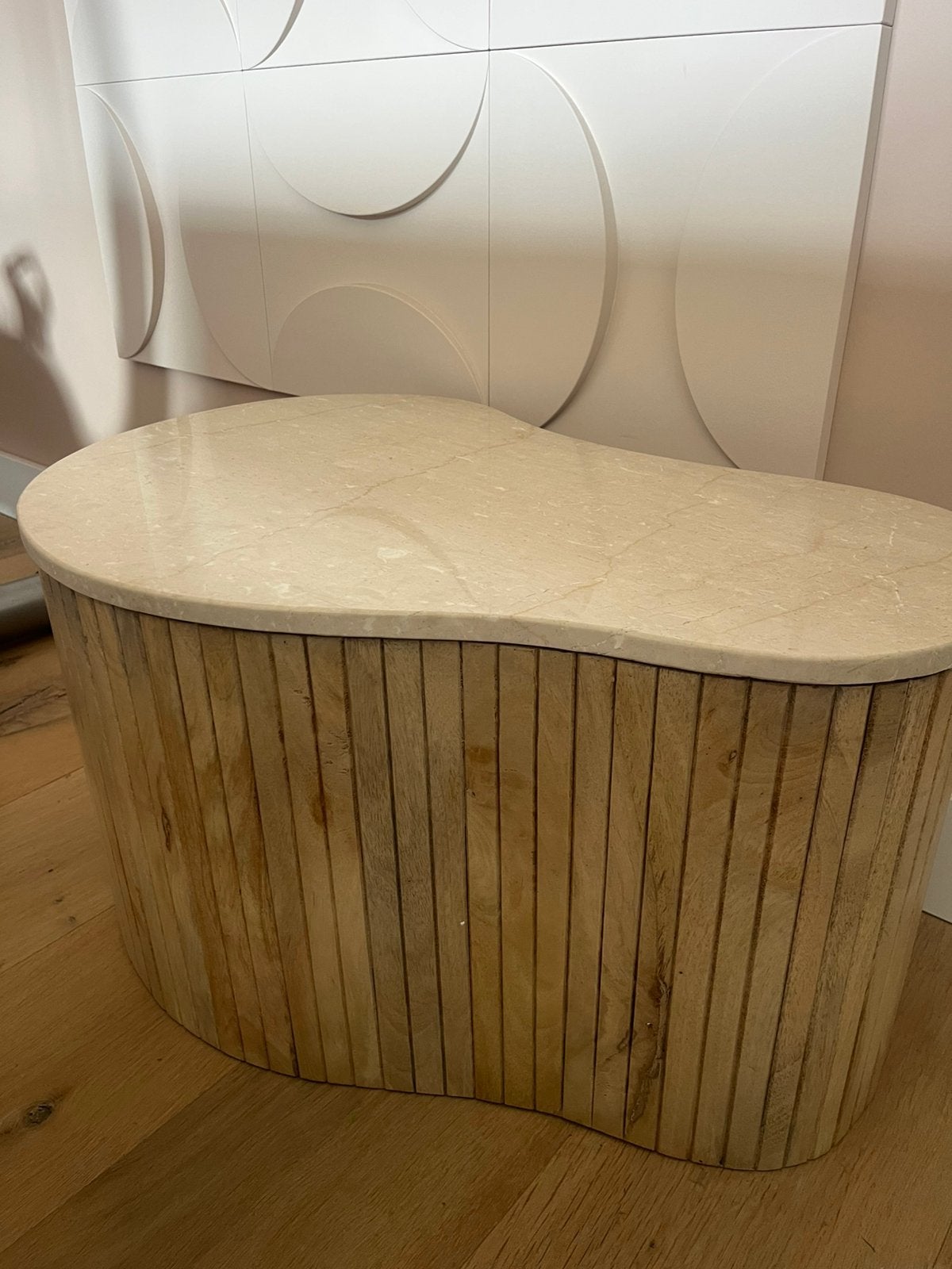 Salontafel Kira Medium, met beige marmer blad, Huis en Inrichting, Overige materialen, Ophalen of Verzenden, Minder dan 55 cm