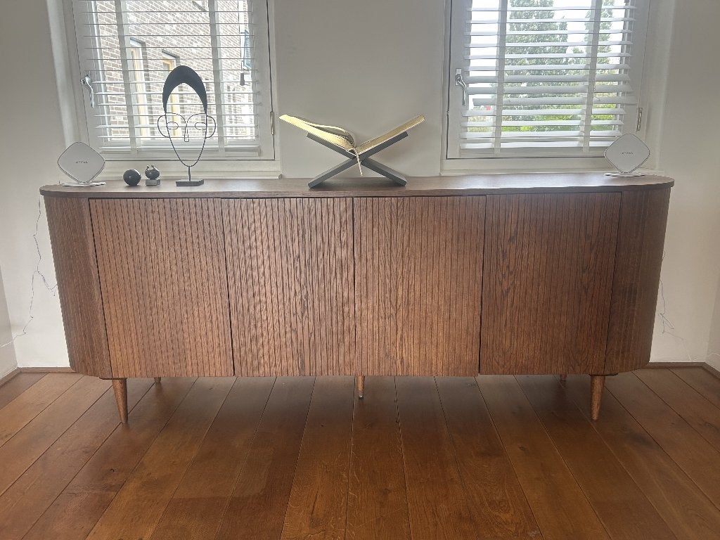 LABEL51 Oliva Dressoir Walnoot 220 cm – Nieuwprijs €1.679, Ophalen, Eikenhout, Zo goed als nieuw, 200 cm of meer