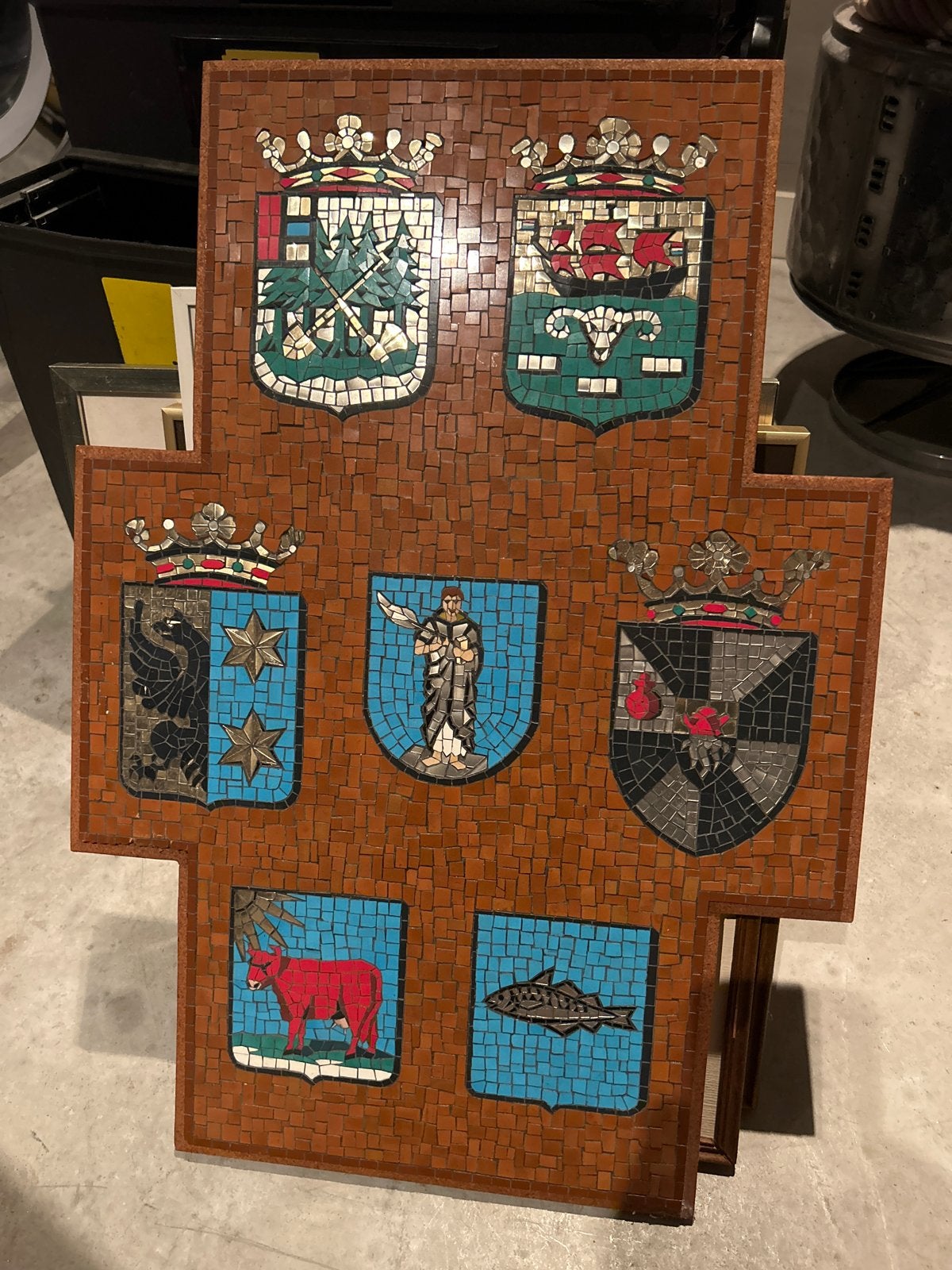 Unieke Mozaïek Wanddecoratie met Wapenschilden, Ophalen