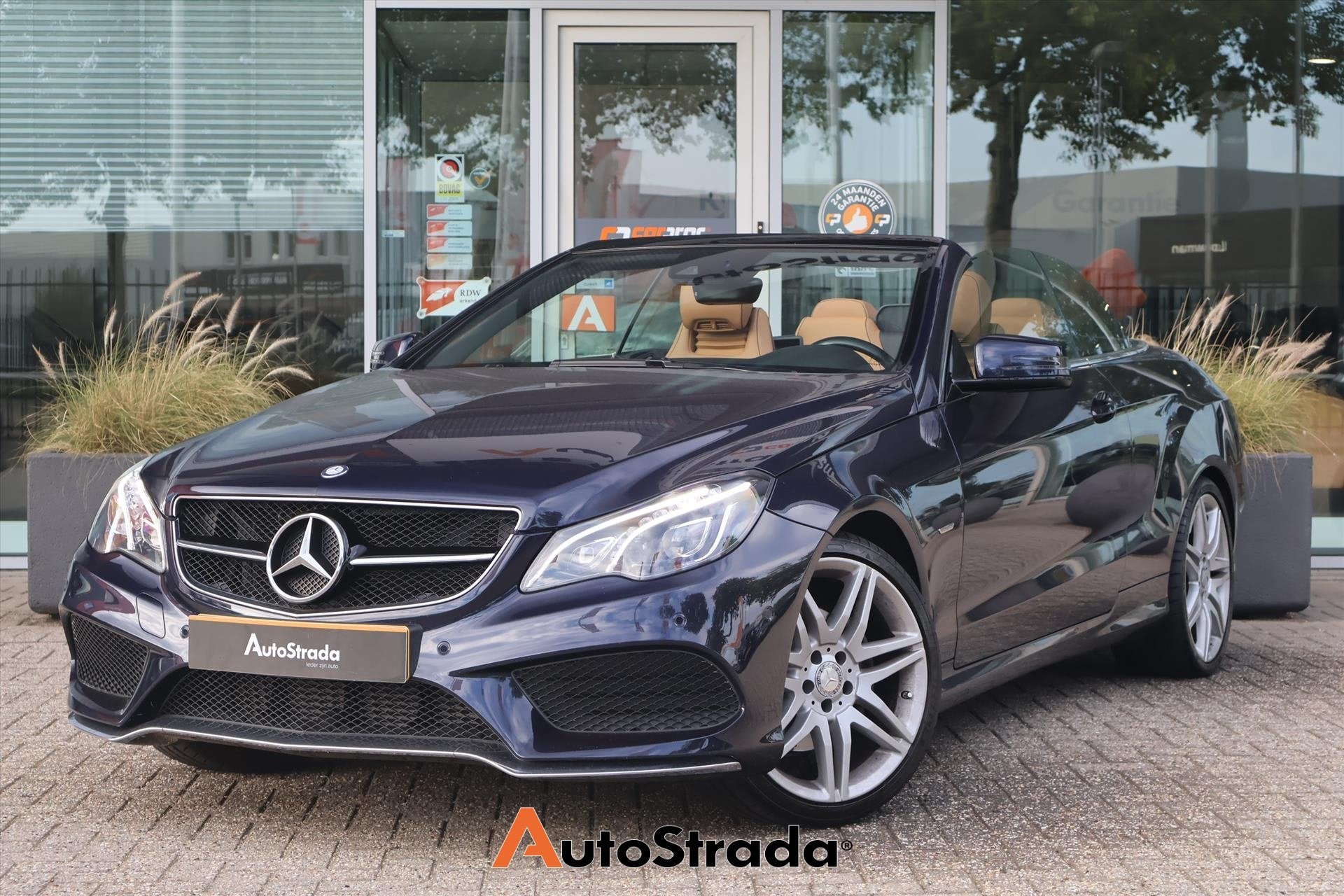 Mercedes E-Klasse E200 AMG CABRIO Nederlands geleverd | Deal, Dealer onderhouden, 15 km/l, Gebruikt, 4 cilinders