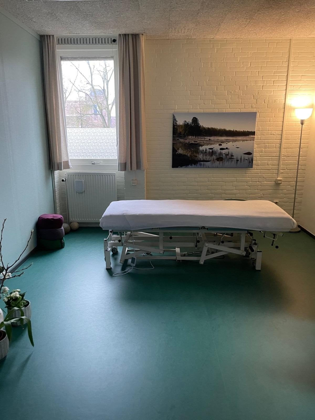 Net nieuw beklede behandeltafel
