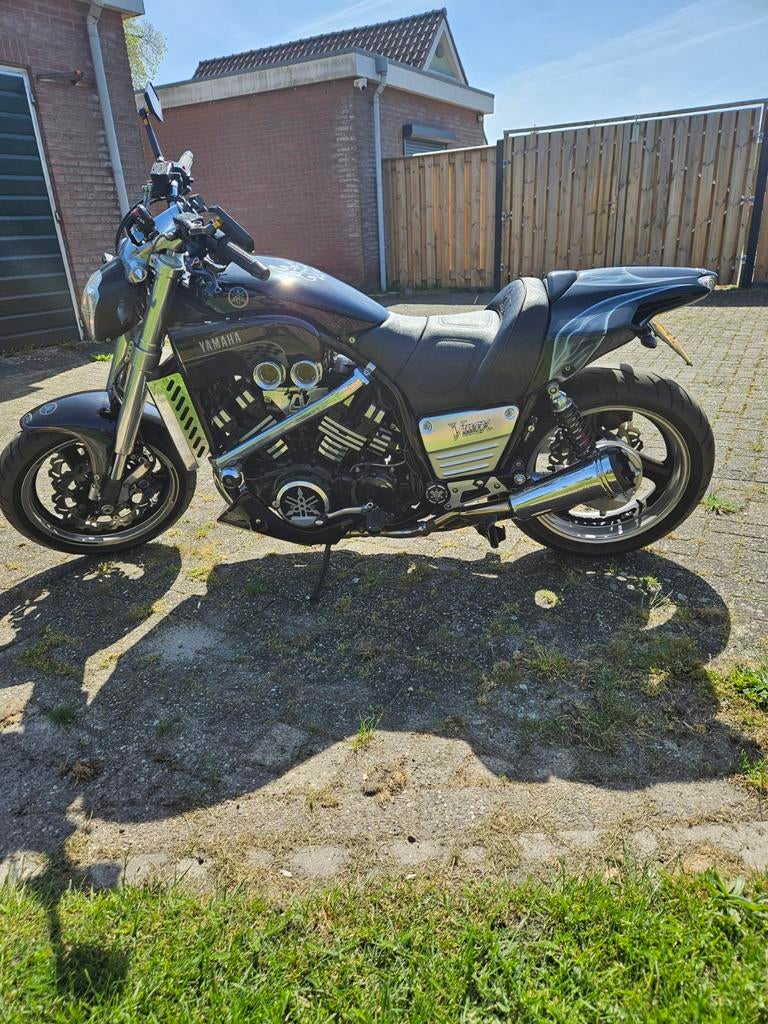 Yamaha V-Max: Krachtige Naked Bike met Unieke Stijl, Motoren, Motoren | Yamaha, 4 cilinders, Motorrijbewijs A, Gebruikt, Particulier