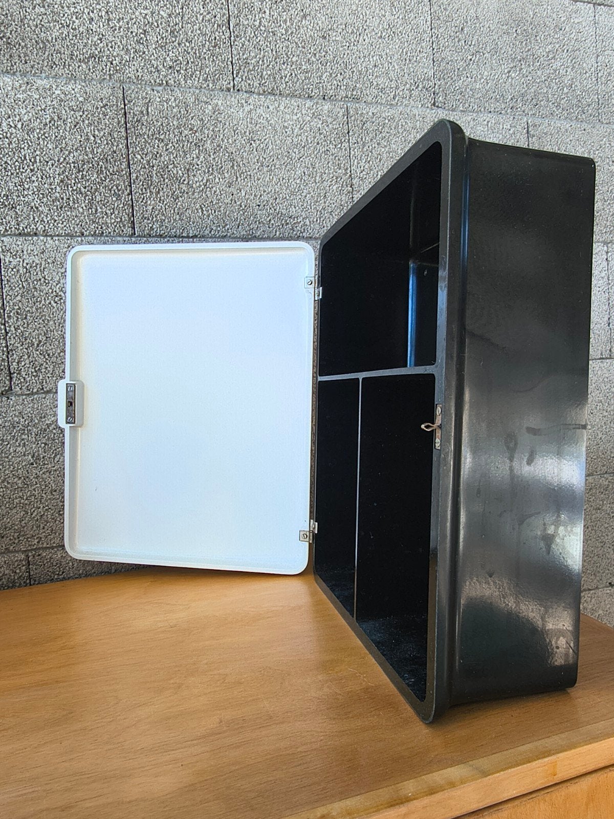 Bakeliet medicijn toilet kastje zwart/wit, Minder dan 50 cm, Gebruikt, Overige typen, Ophalen of Verzenden