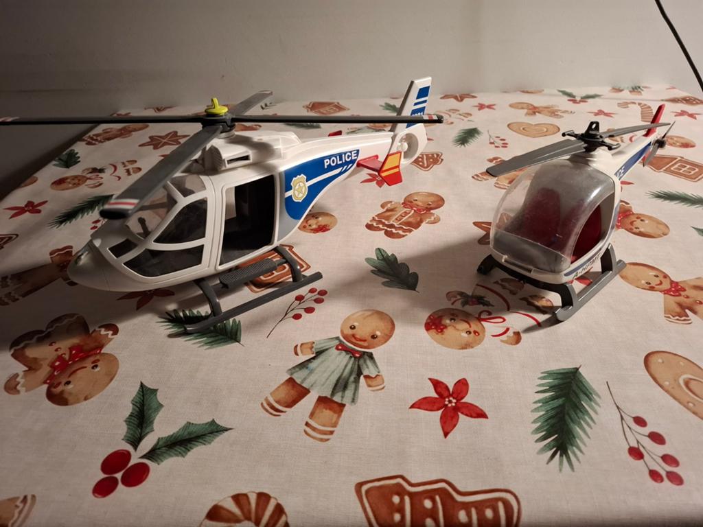Foto 11 van Playmobil luchthaven met groot vliegtuig, helikopters,  ect.