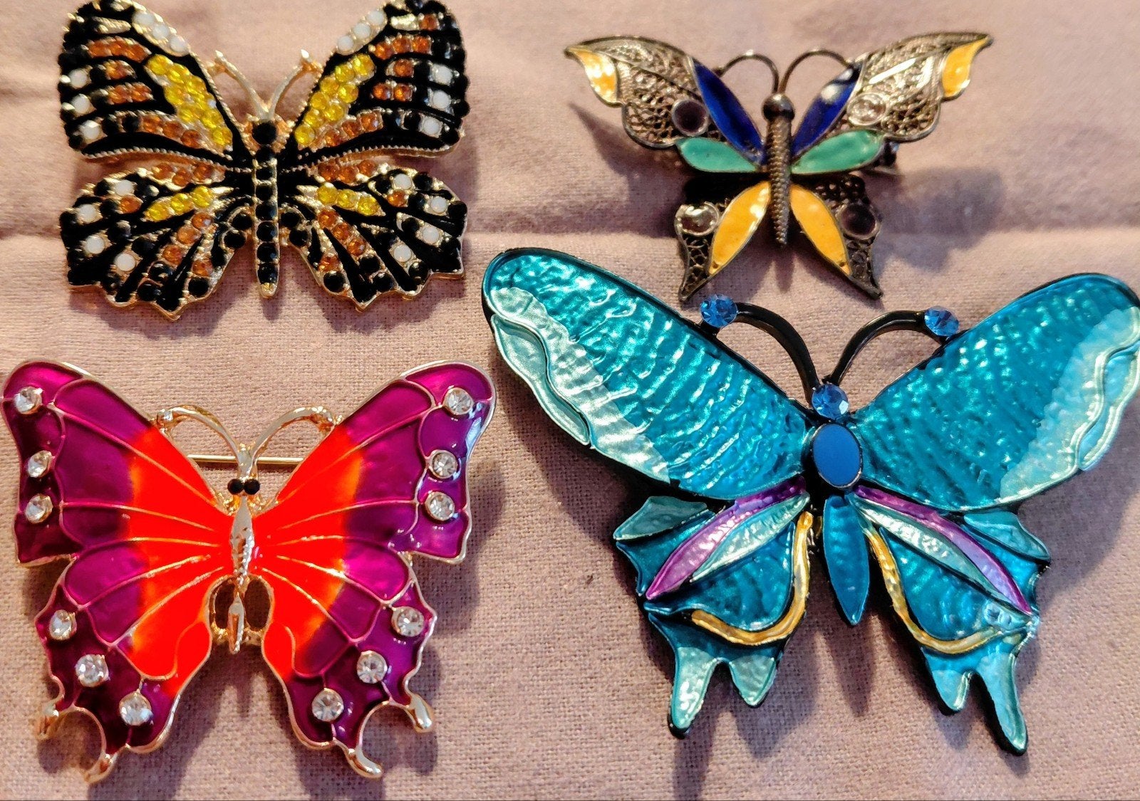 4 vintage butterfly vlinder broches 2 zilver., 4 tot 7 cm, Gebruikt, Overige kleuren, Ophalen of Verzenden
