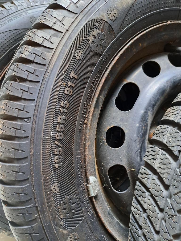 Winterbanden met stalen velgen 195/65R15 91T, Auto-onderdelen, Banden en Velgen, Gebruikt, 15 inch, Banden en Velgen, Personenwagen