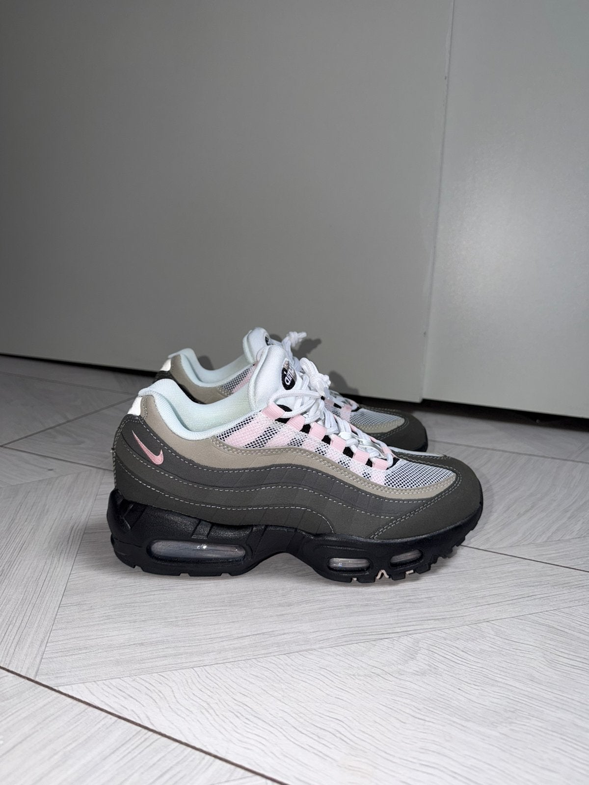 Nike Air Max 95 grijs/roze maat 40, Ophalen of Verzenden, Zo goed als nieuw, Overige kleuren