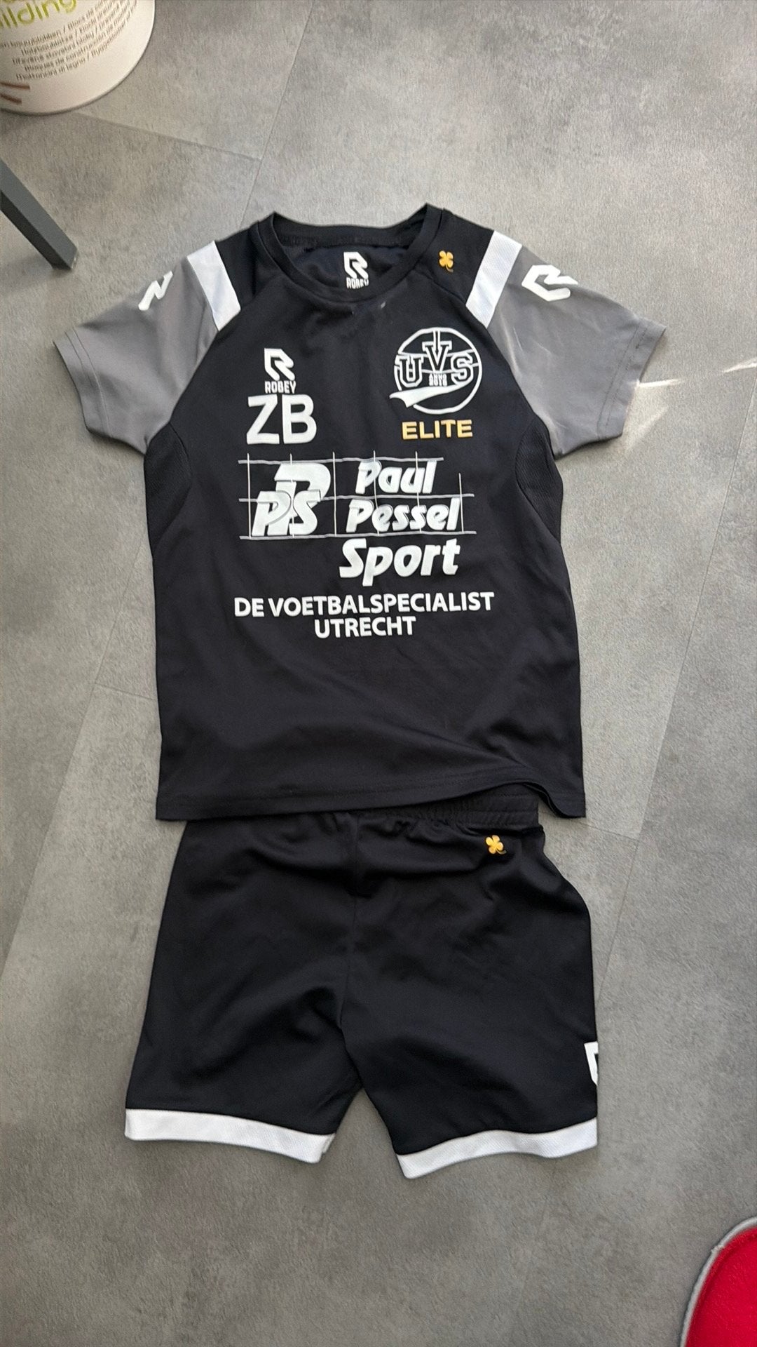 Voetbal outfit / gymkleding, Ophalen, Zo goed als nieuw, Jongen of Meisje