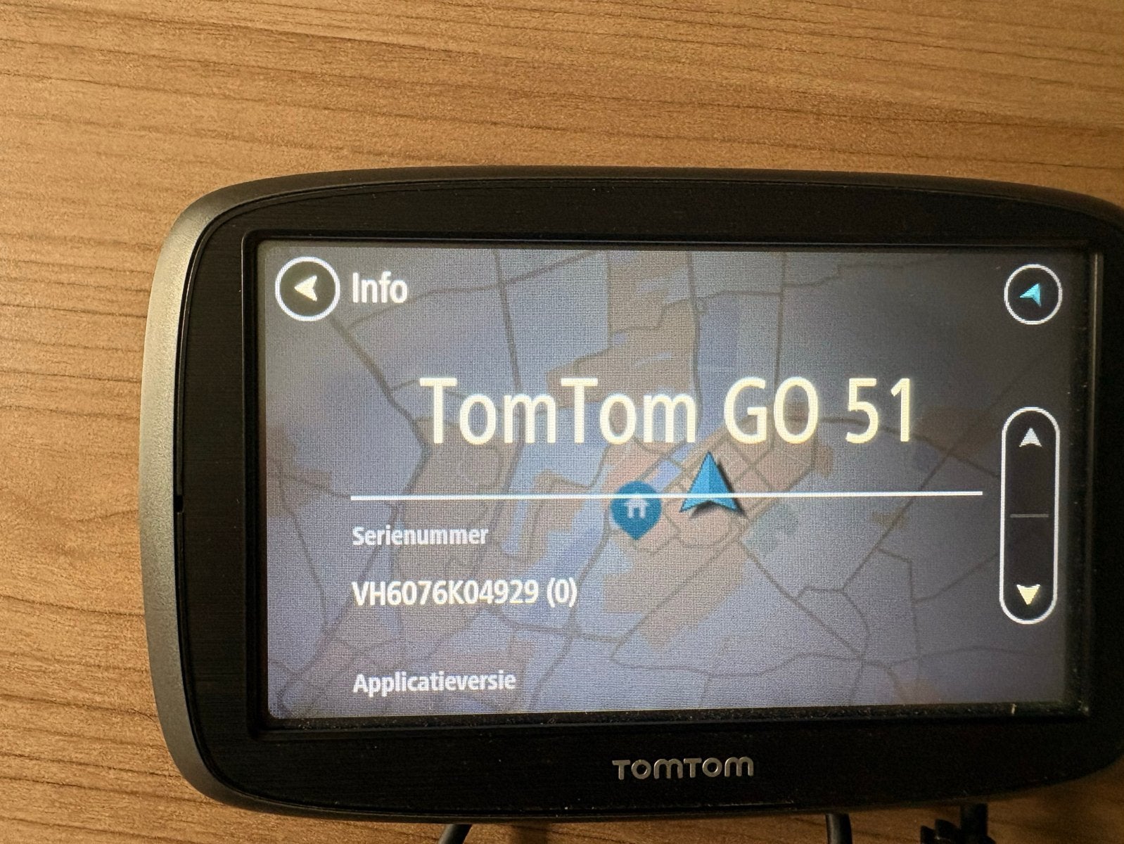 TomTom GO 51 Navigatiesysteem met Benelux en Australië kaart, Ophalen of Verzenden, Gebruikt