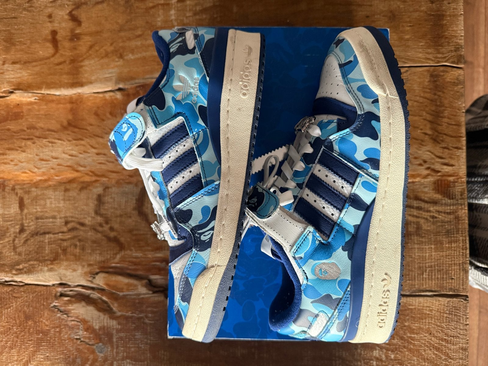 Bape x Adidas Forum Low Blue Camo - Maat 41,5, Ophalen of Verzenden, Zo goed als nieuw, Blauw, Sneakers of Gympen