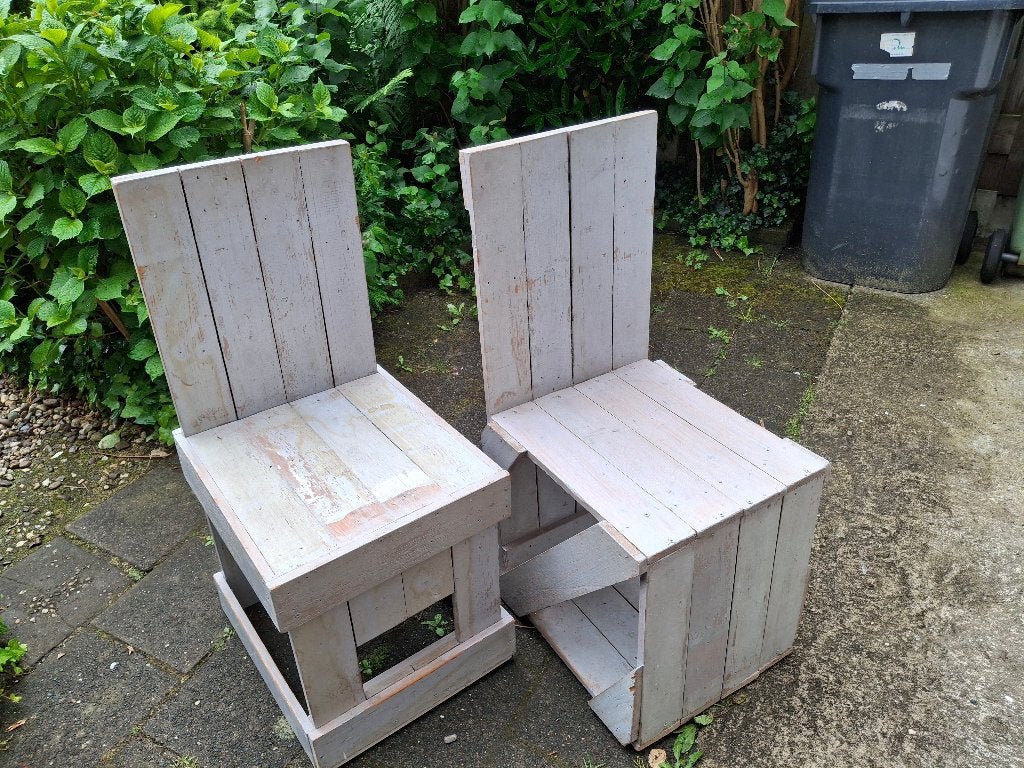 houten stoelen (bouwhout), Ophalen, Gebruikt, Twee, Zelfgemaakt/ bouwhout