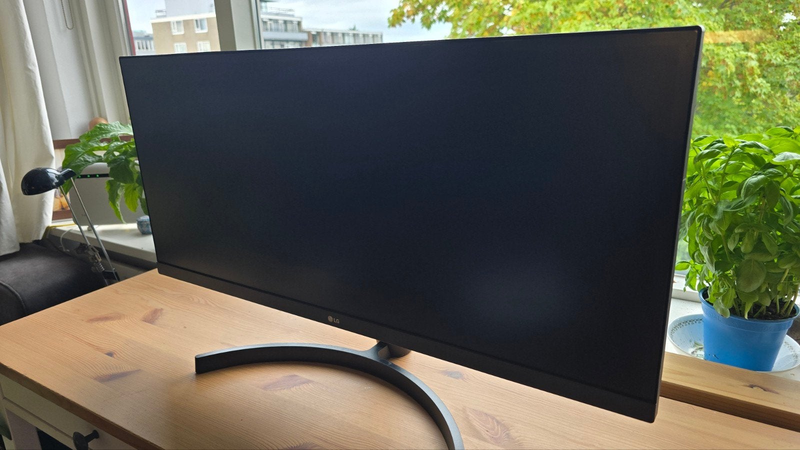 Foto 4 van LG 29WK500-P Ultrawide IPS Monitor