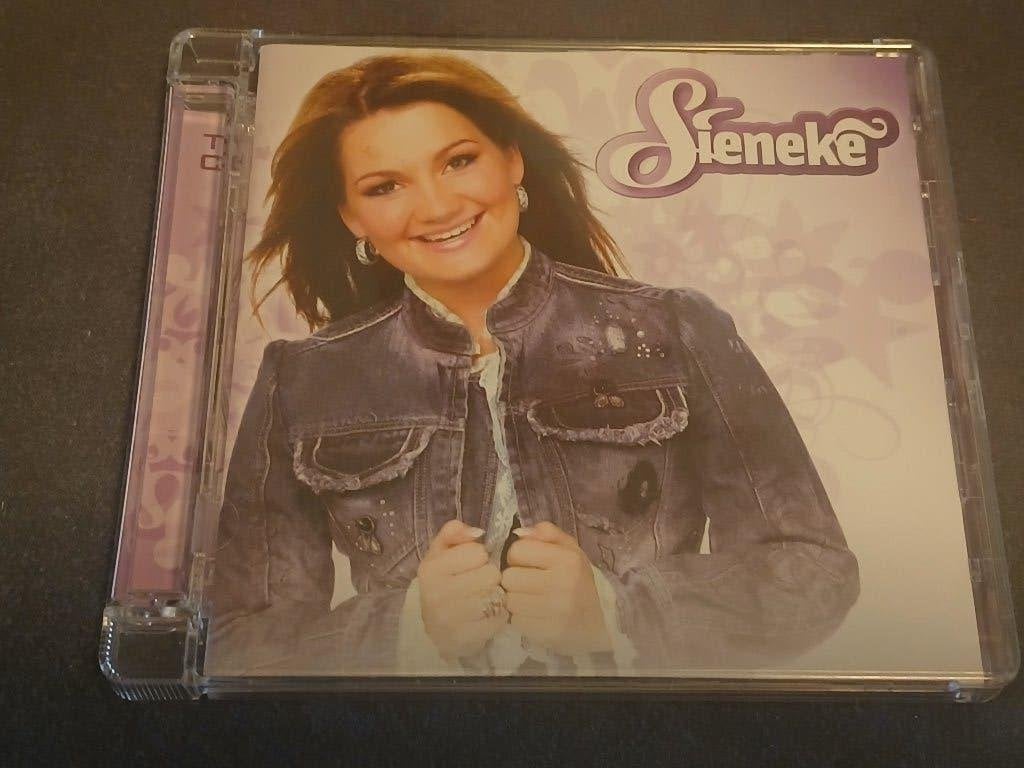 cd  SIENEKE  2010, Ophalen of Verzenden, Zo goed als nieuw, Levenslied of Smartlap, Album