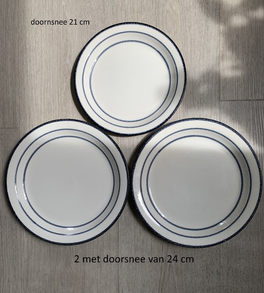 3 borden, Rörstrand Fjord Sweden, lunch + diner wit m. blauw, Huis en Inrichting, Keuken | Servies, Gebruikt, Keramiek, Ophalen of Verzenden