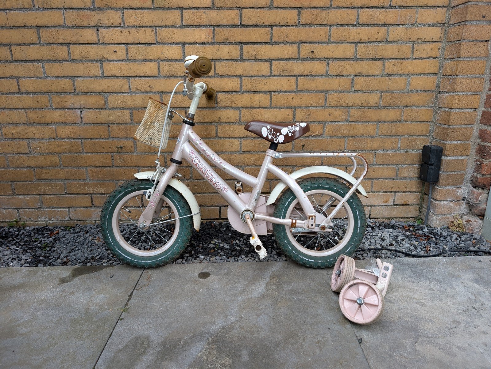 Corina Liberty kinderfiets 12 inch, Ophalen, Terugtraprem, Zijwieltjes, Gebruikt