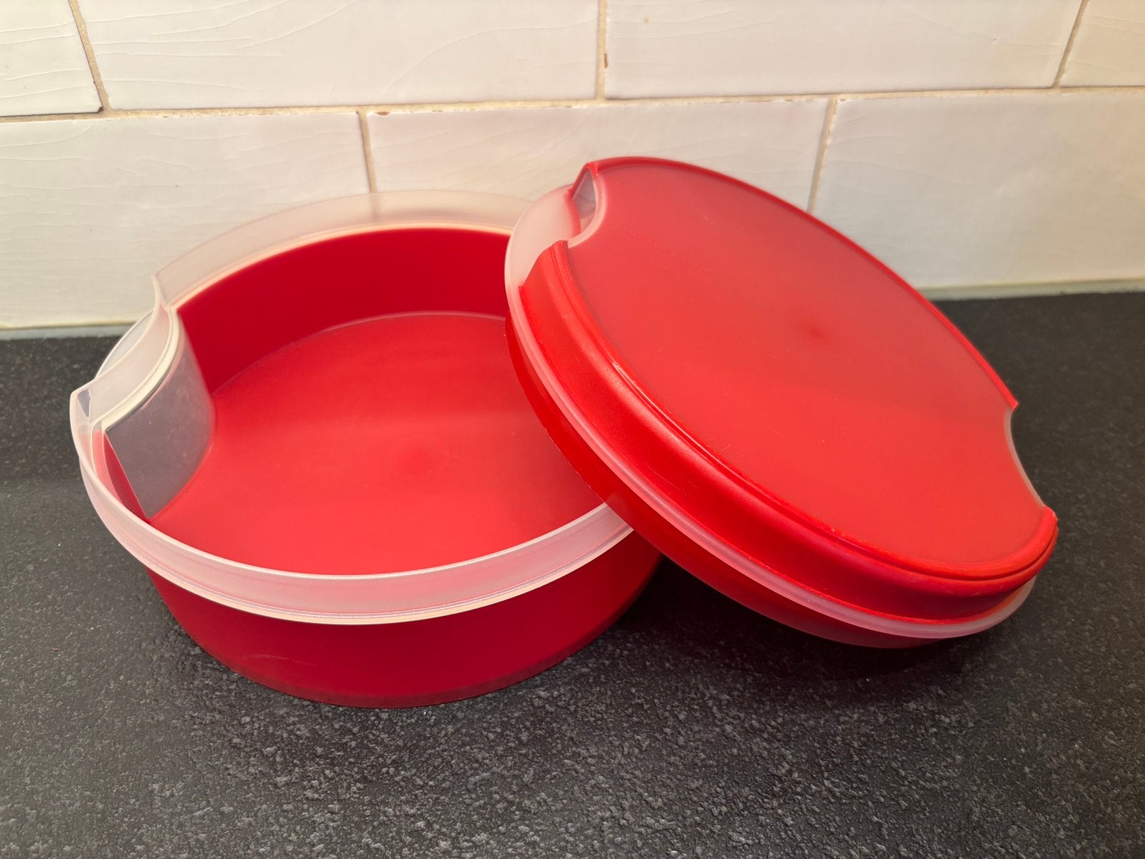 Tupperware koekdoos koektrommel venstertrommel dolce vita, Ophalen of Verzenden, Zo goed als nieuw, Rood, Bus of Trommel