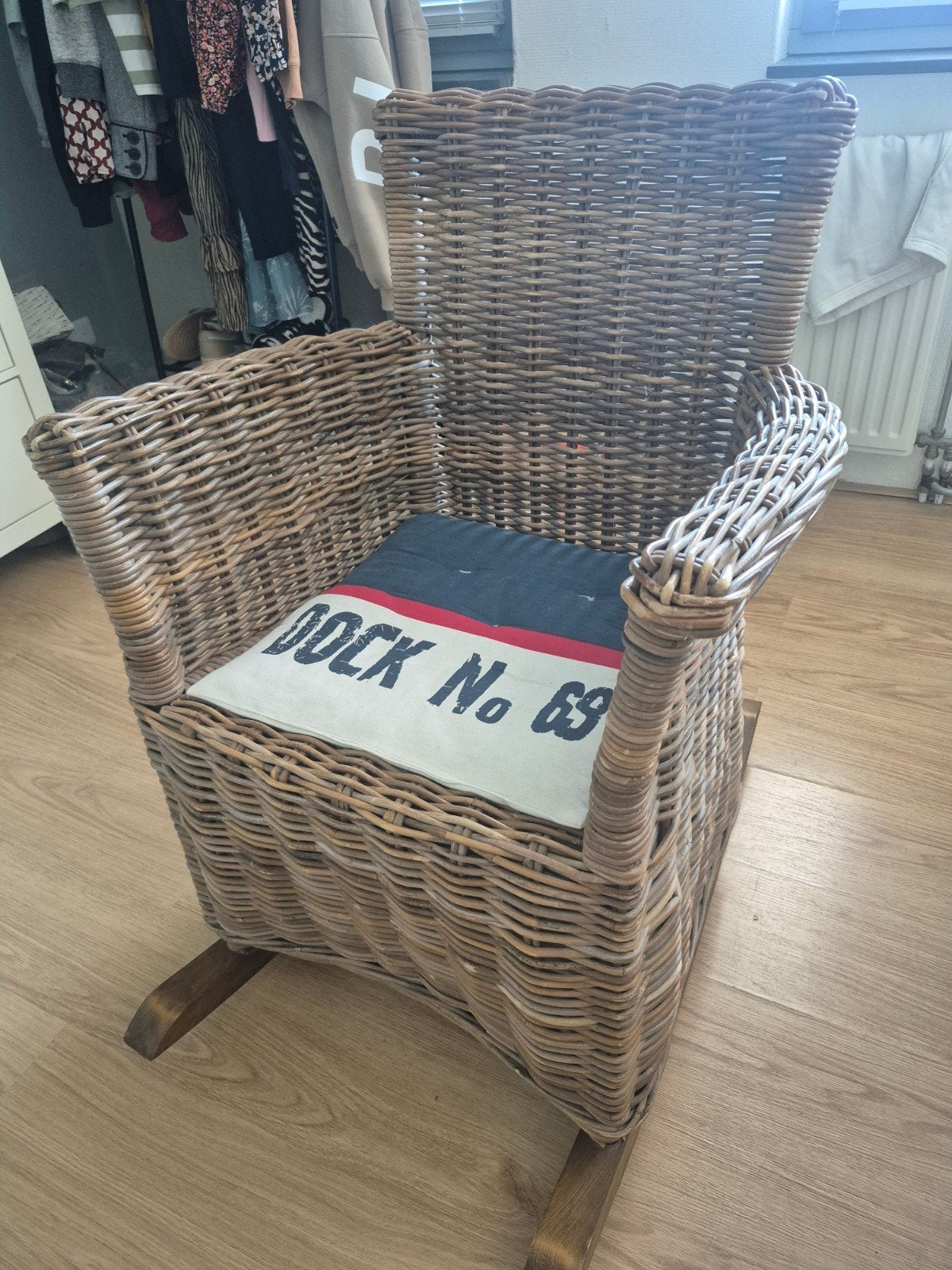 Rotan Schommelstoel - Comfortabel en Stijlvol, Huis en Inrichting, Gebruikt, Overige kleuren, Hout, Eén