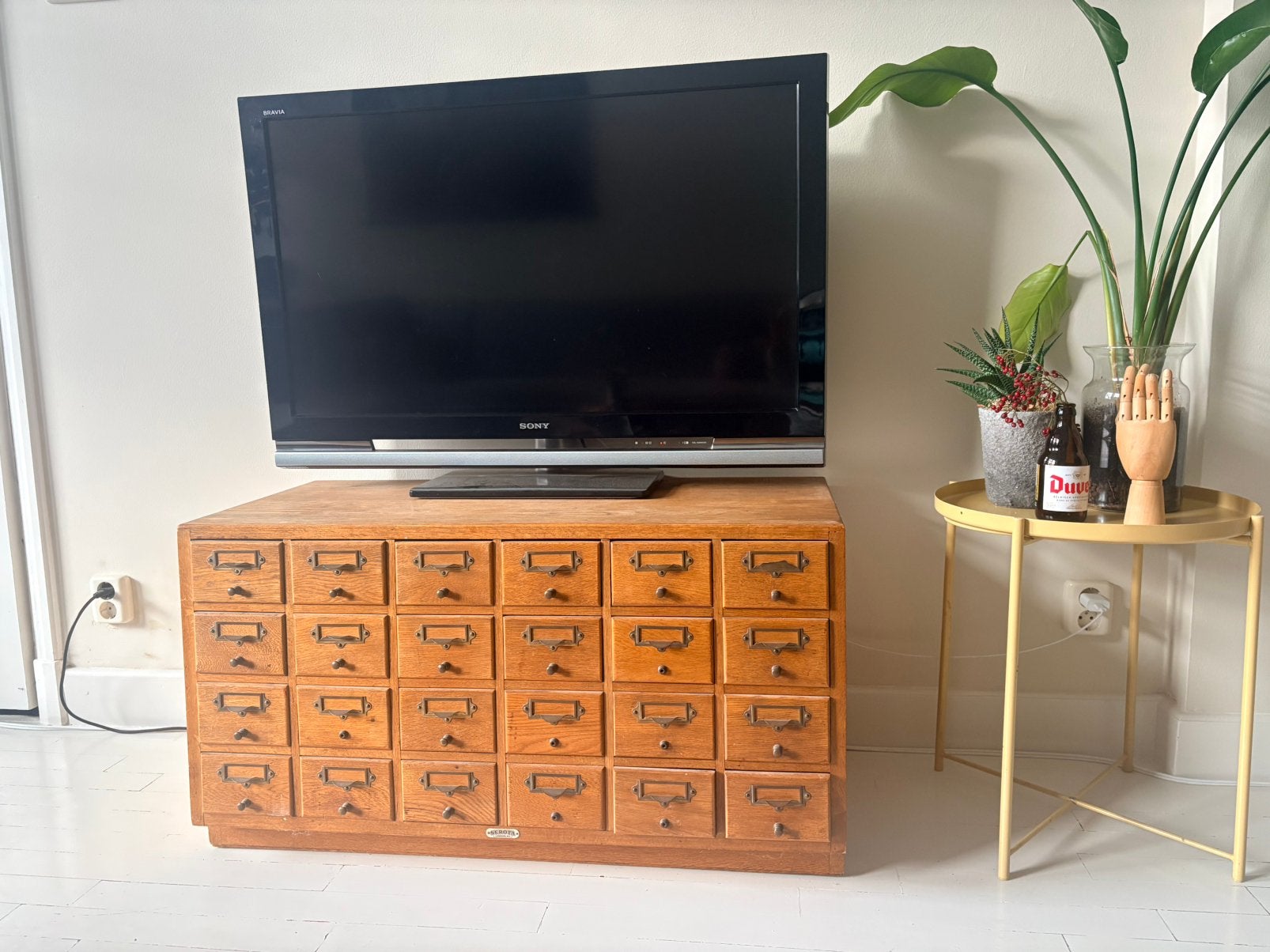 Vintage Eiken Archiefkast  (Serota London) tv kast/dressoir, Eikenhout, Ophalen of Verzenden, Zo goed als nieuw, Minder dan 150 cm
