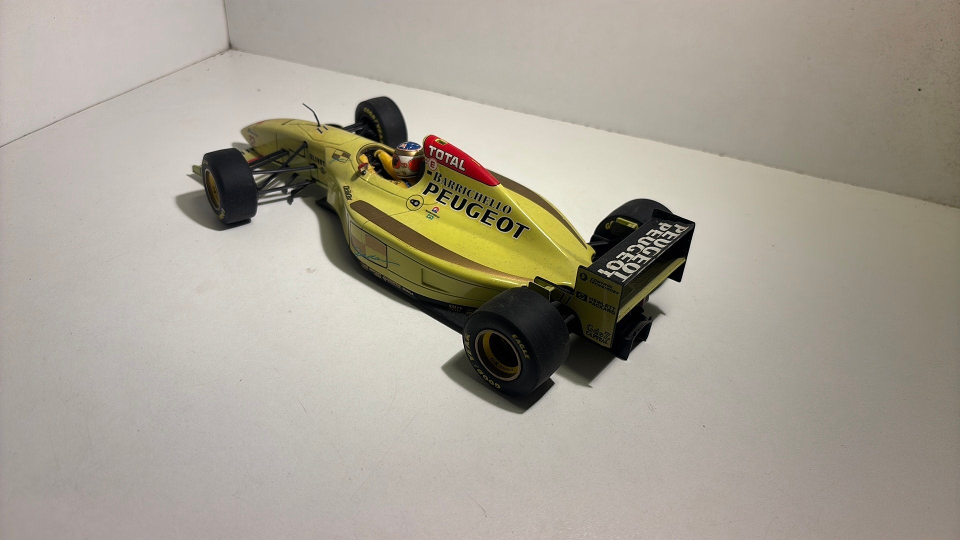 F1 jordan Peugeot Barrichello minichamps 1.18, Hobby en Vrije tijd, Modelauto's | 1:18, Ophalen of Verzenden, MiniChamps, A, A