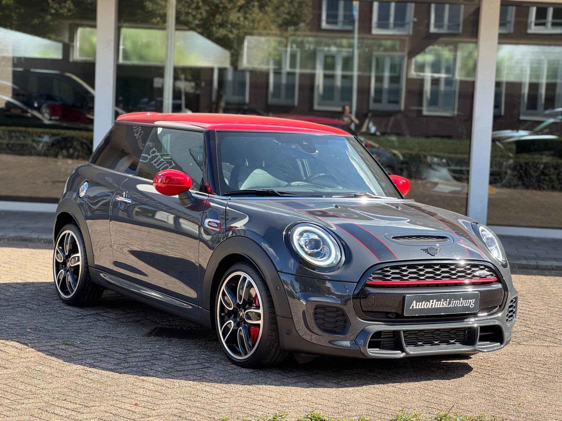 Mini Mini 2.0 John Cooper Works|231PK|Nav|Camera|Nieuwstaat!, Auto's, Gebruikt, Zwart, 4 cilinders, 4 stoelen
