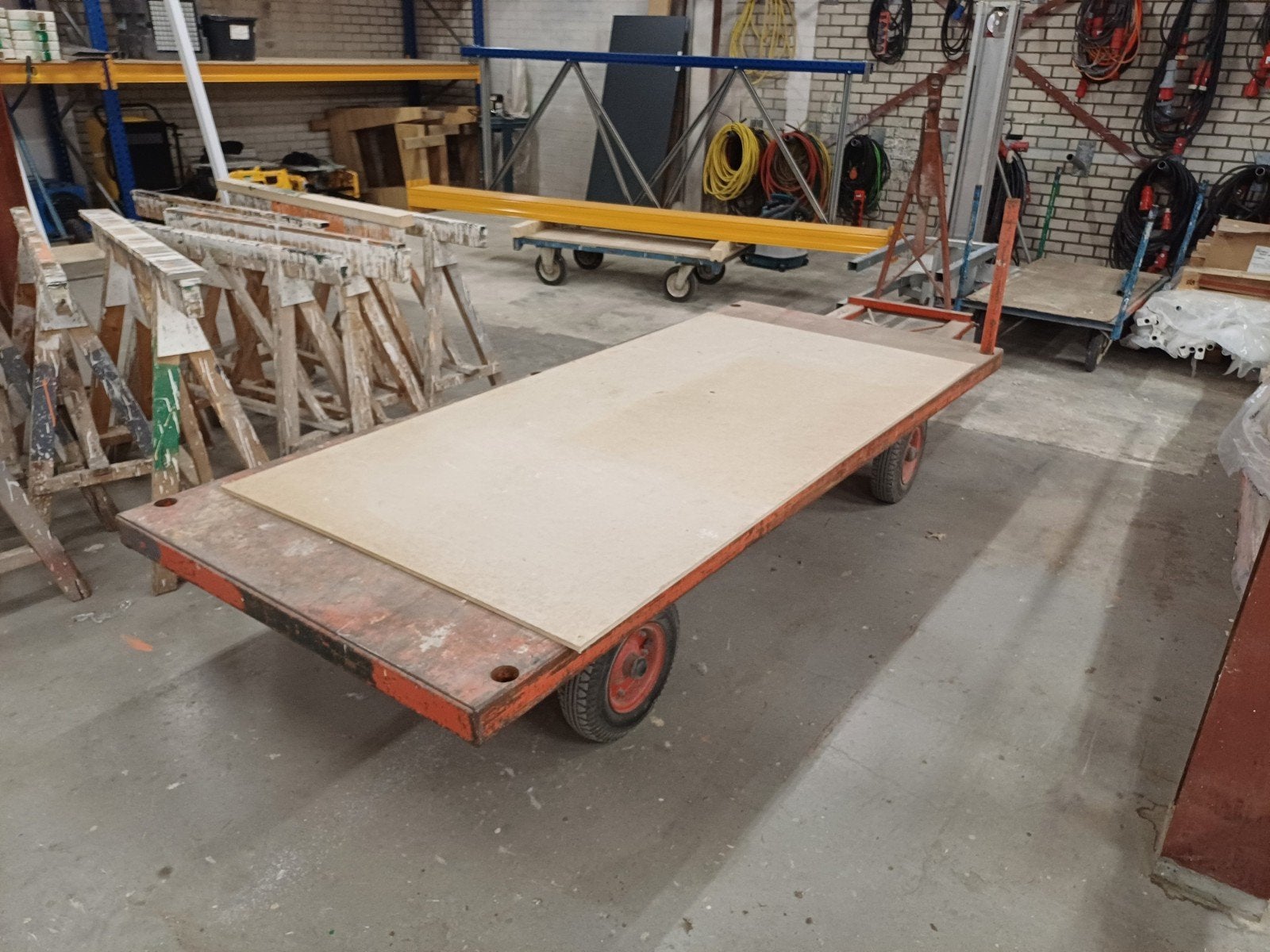 Onverwoestbare Stalen Platte Kar 3x1.25m Draaikrans Rongen, Doe-het-zelf en Verbouw, 100 liter of meer, Ophalen, Gebruikt, Transportkar