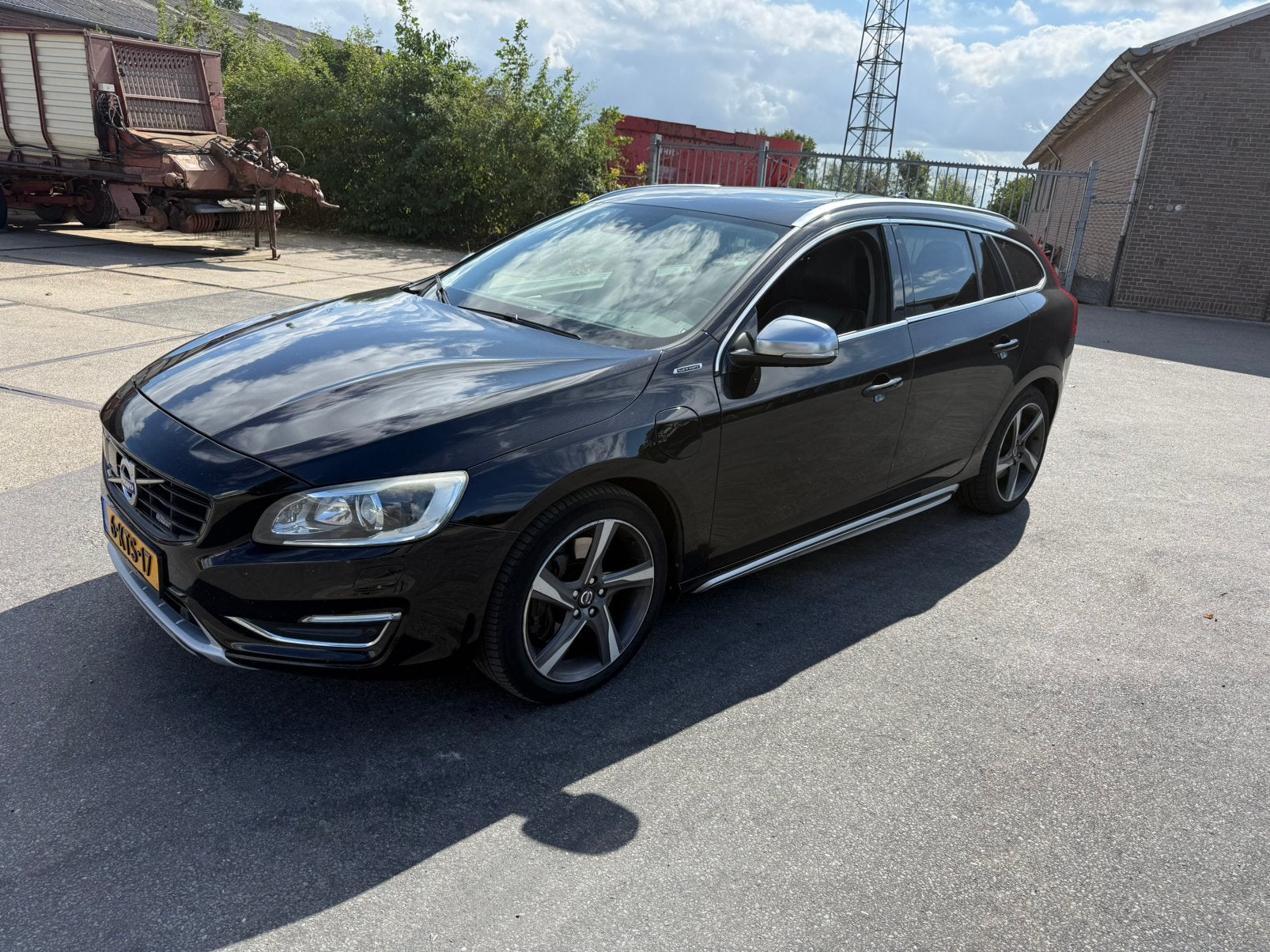 Volvo V60 D6 215pk Plug-in Hybrid 2013 Zwart, Auto's, Automaat, 1849 kg, 1800 kg, Zwart