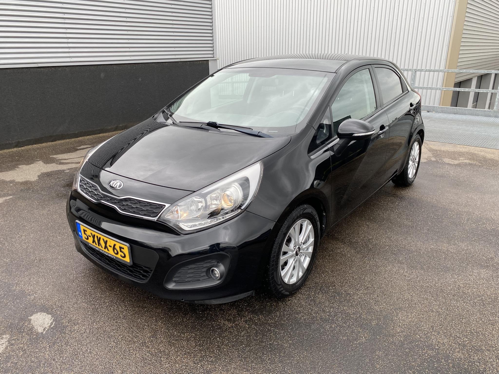 Kia Rio 1.2 CVVT World Cup Edition Nieuw geleverd en dealero, 4 cilinders, Zwart, Origineel Nederlands, Handgeschakeld