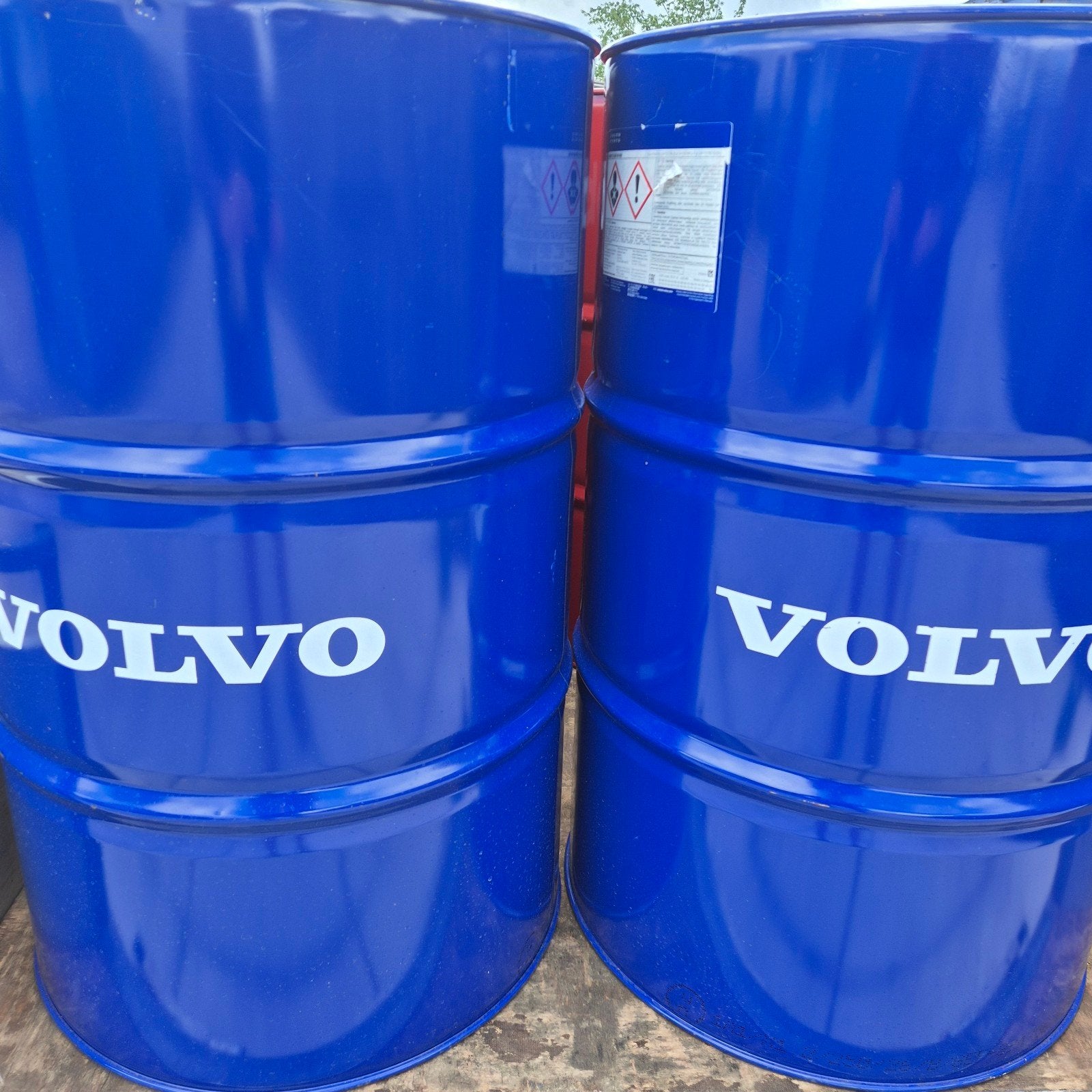 Volvo olievaten decoratie industriële statafels reclame, Ophalen