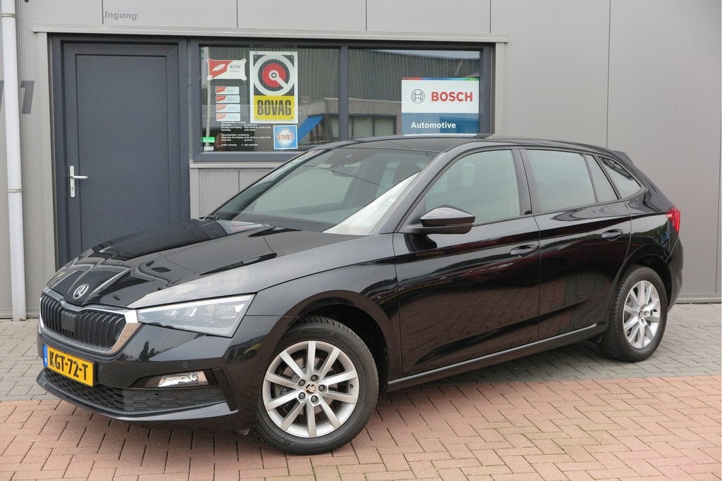 Skoda Scala 1.0 TSI 110pk H6 Sport Business. Panoramadak , L, Auto's, Skoda, 12 maanden, Scala, Gebruikt, 610 kg