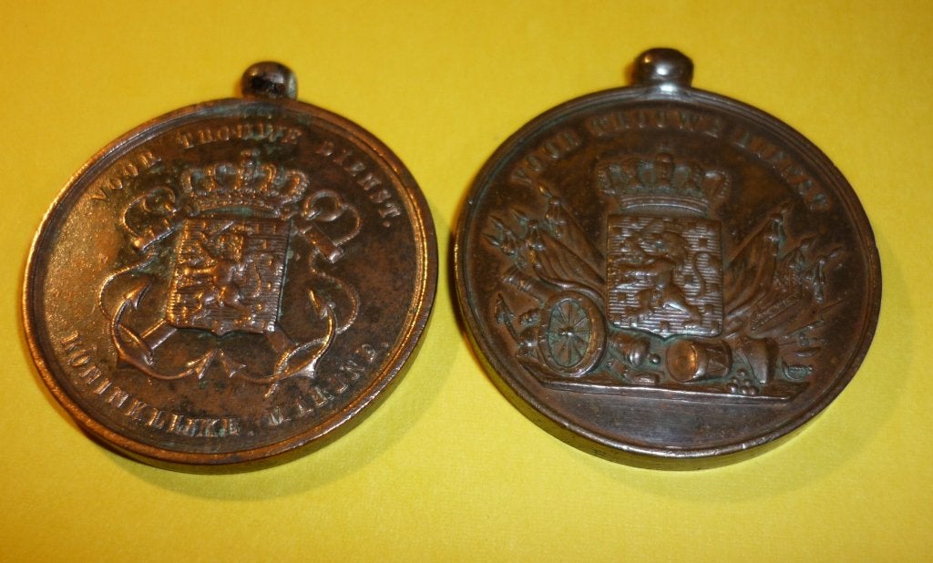 2 oude ( 37 mm ) bronzen T.D. medailles, zonder ring en lint, Ophalen of Verzenden, Landmacht, Nederland, Lintje, Medaille of Wings