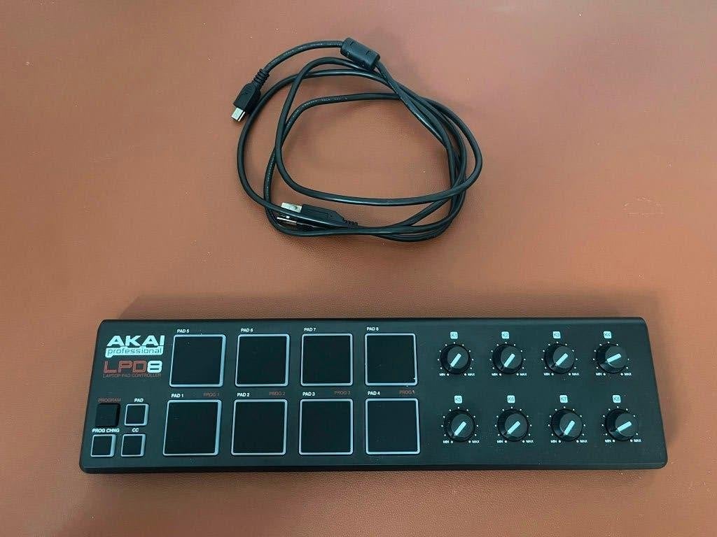 AKAI Professional LPD8, Muziek en Instrumenten, Midi-apparatuur, Ophalen of Verzenden, Zo goed als nieuw