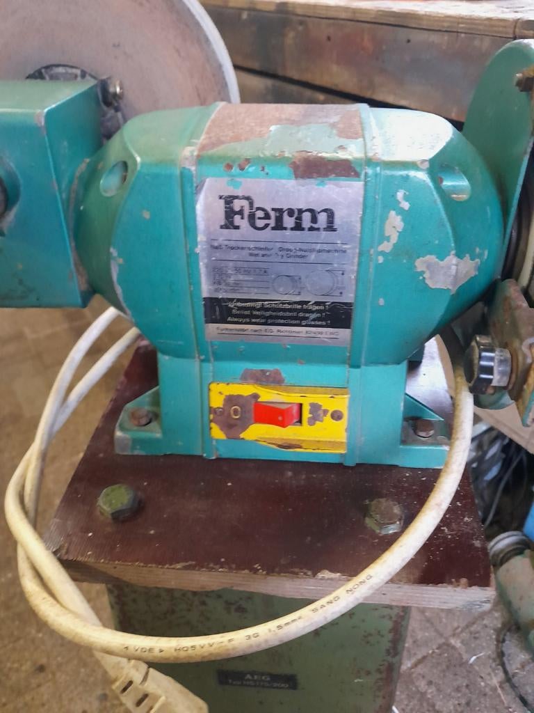 Ferm Werkbankslijpmachine - Gebruikt maar functioneel, Doe-het-zelf en Verbouw, Gereedschap | Slijpmachines, Ophalen, Gebruikt