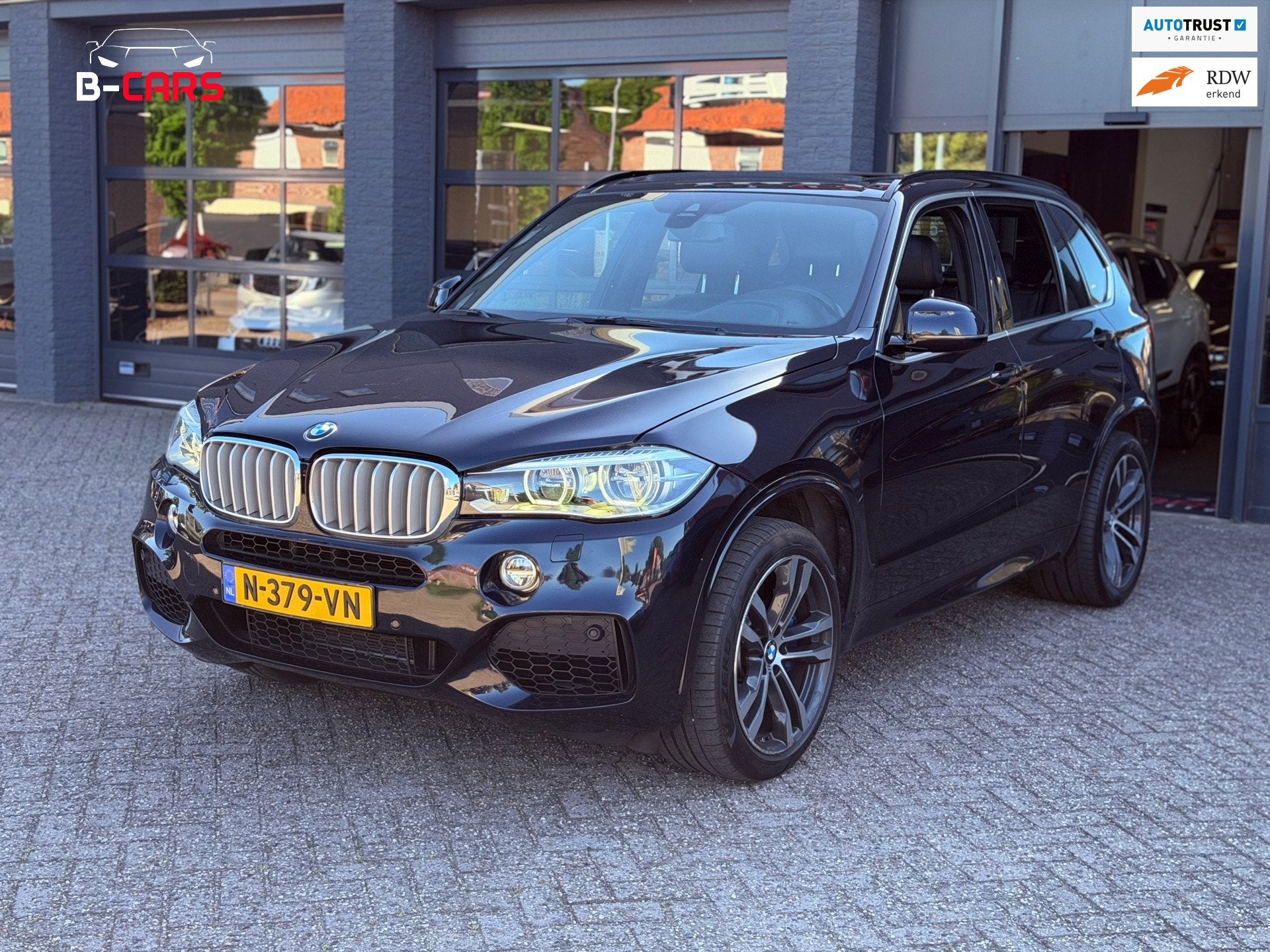 BMW X5 XDrive50i HighEx MPAKKET|HEADUP|PANO|LINEASS|, Auto's, Gebruikt, Zwart, Bedrijf, Vierwielaandrijving