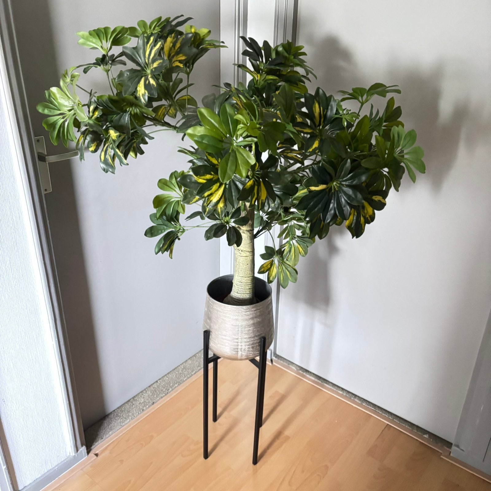 Kunstplant met vaas op pootjes, Ophalen, Zo goed als nieuw