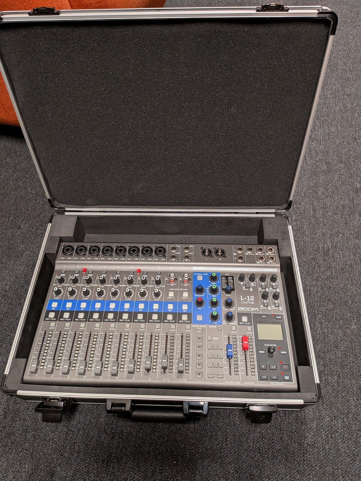 Zoom LiveTrak L-12 Digitale Mixer Recorder met Thomann Case, Ophalen of Verzenden, Zo goed als nieuw, 10 tot 20 kanalen, Microfooningang