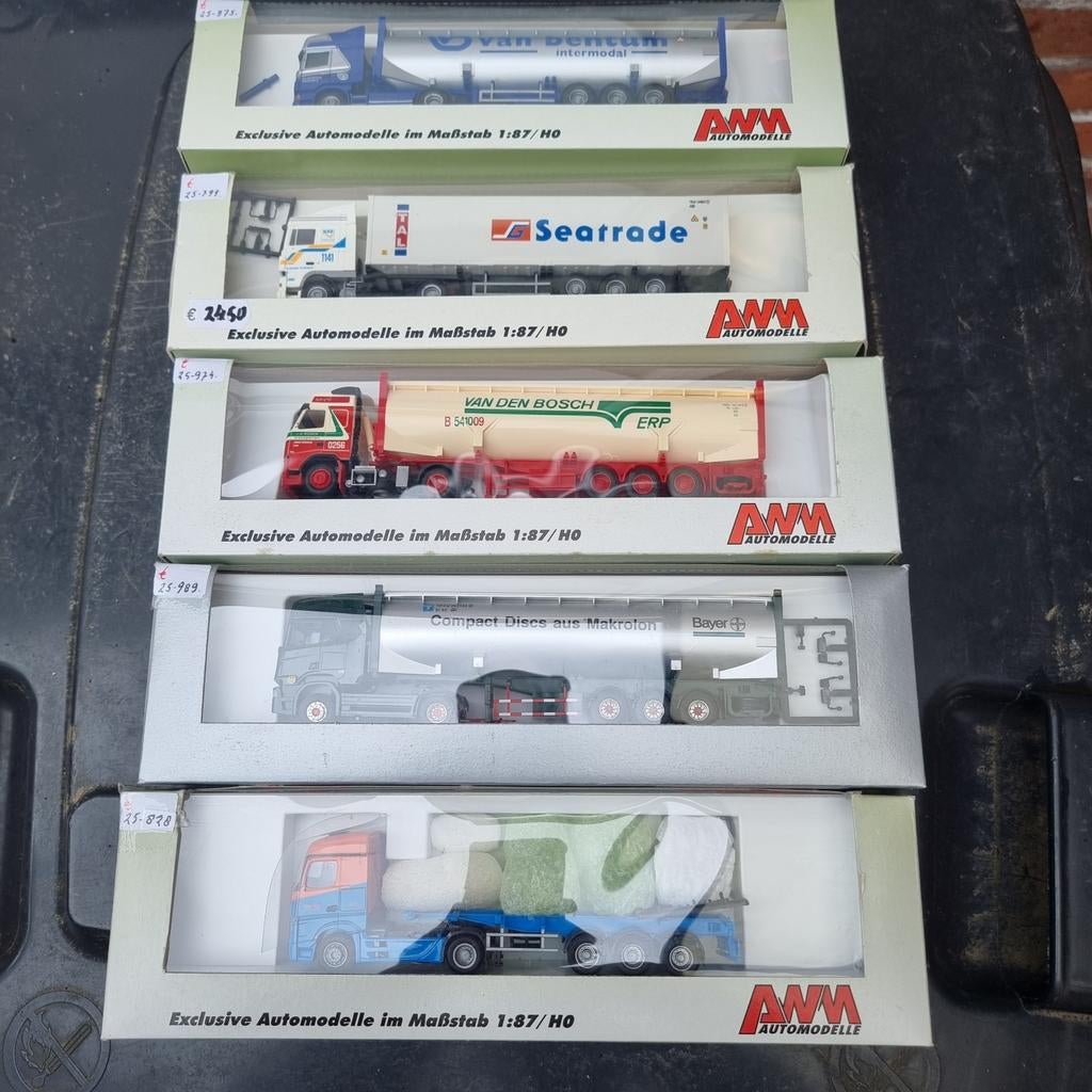 CONHTAINER TRUCKS DIVERS 1:87 -, Ophalen of Verzenden, Zo goed als nieuw, Bus of Vrachtwagen, Overige merken