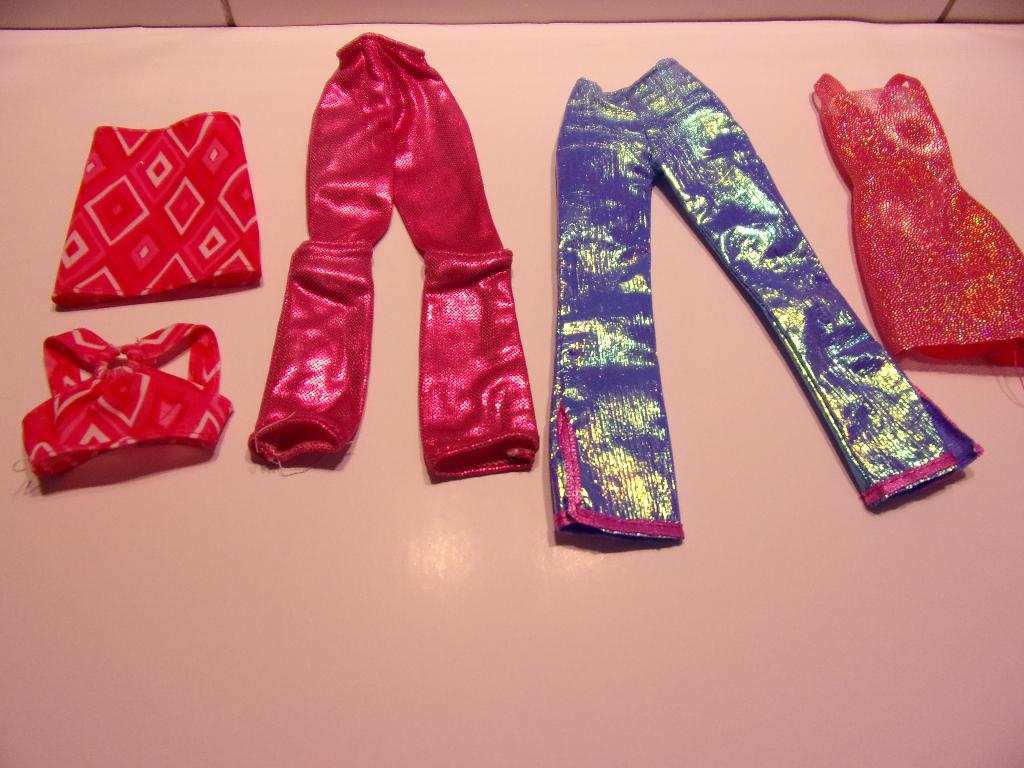 Barbie rose +blauwe broek+topje+rokje+jurkje, Ophalen of Verzenden, Zo goed als nieuw, Fashion Doll