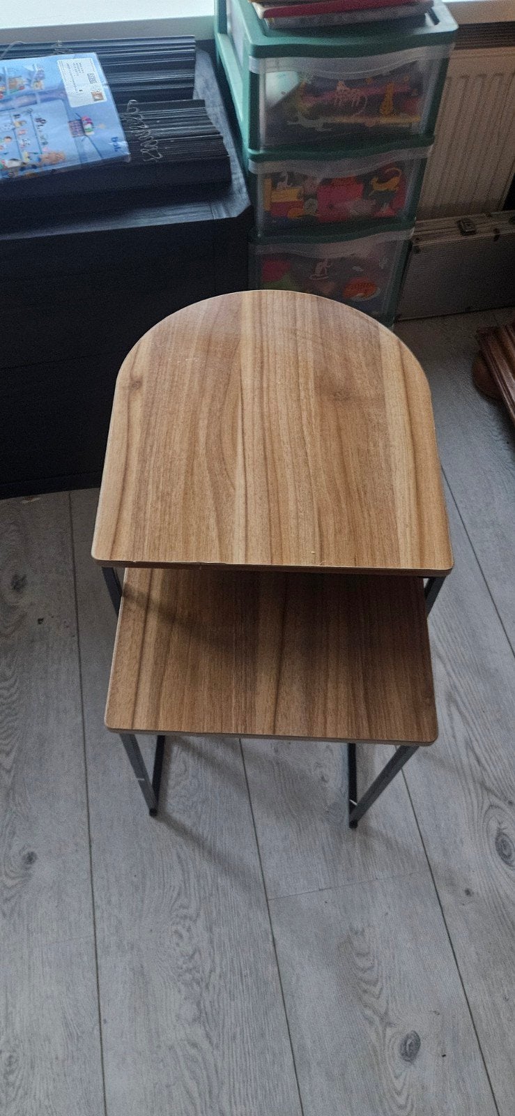 Set van 2 houten bijzettafels - Nieuwstaat, Minder dan 55 cm, Zo goed als nieuw, Modern industrieel, Overige vormen